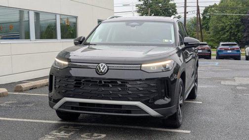 2025 Volkswagen Tiguan 2.0T SE 4MOTION