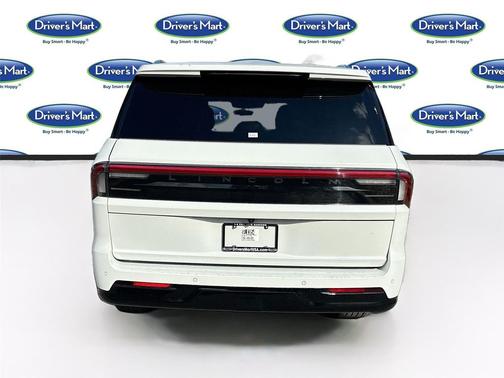 Pristine White Metallic Tri-Coat 2025 Lincoln Navigator Reserve
