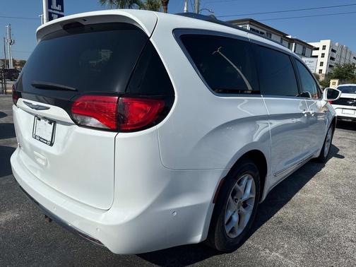 2018 Chrysler Pacifica Touring-L Plus