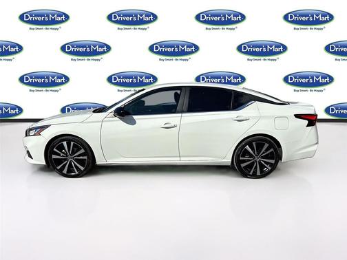 Glacier White 2022 Nissan Altima SR FWD