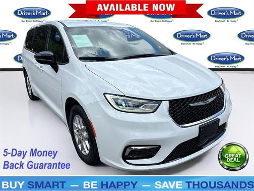 Bright White Clearcoat 2025 Chrysler Pacifica L