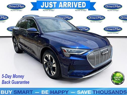 Navarra Blue Metallic 2022 Audi e-tron Premium