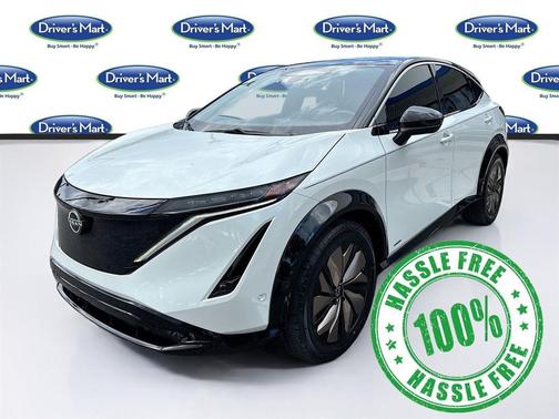 Everest White Pearl Tricoat/Black Diamond Pearl 2023 Nissan ARIYA PREMIERE