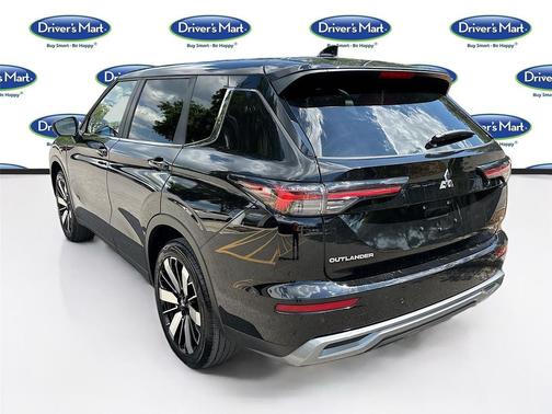 BLACK 2025 Mitsubishi Outlander SE 2.5 2WD