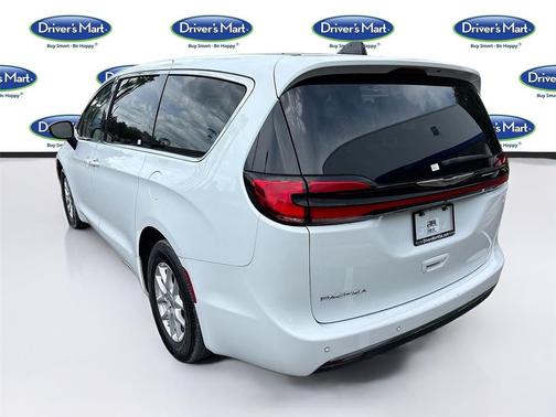 Bright White Clearcoat 2023 Chrysler Pacifica Touring L