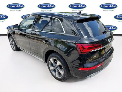 Mythos Black Metallic 2023 Audi Q5 40 Premium Plus