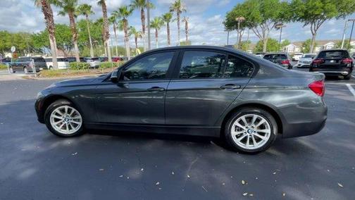 Photo 5 of 31 of 2018 BMW 320 i xDrive