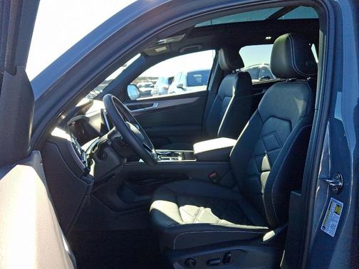 2026 Volkswagen Atlas Cross Sport SE WITH TECHNOLOGY