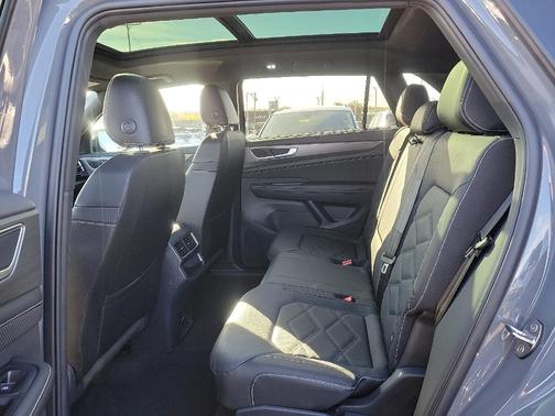 2025 Volkswagen Atlas Cross Sport 2.0T SE w/Technology