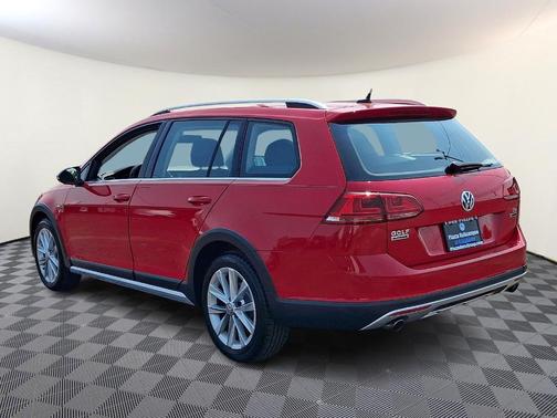 Tornado Red 2017 Volkswagen Golf Alltrack TSI S