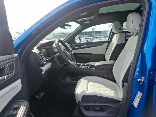 2025 Volkswagen Atlas Cross Sport 2.0T SEL Premium R-Line