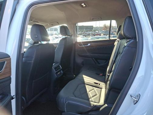 2025 Volkswagen Atlas 2.0T SE