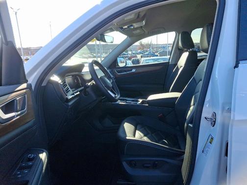 2025 Volkswagen Atlas 2.0T SE