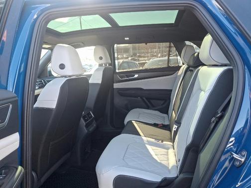 2025 Volkswagen Atlas Cross Sport 2.0T SEL Premium R-Line