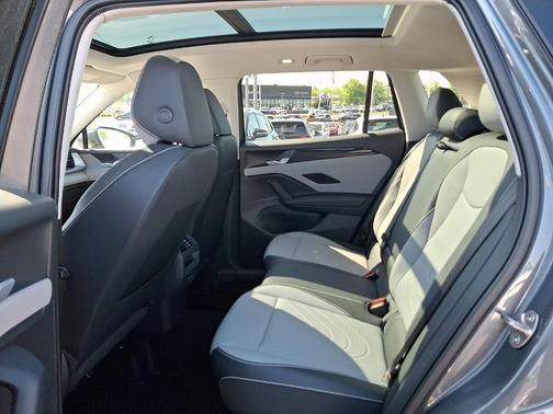 Platinum Gray Metallic 2026 Volkswagen Tiguan 2.0T SE