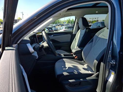 Platinum Gray Metallic 2026 Volkswagen Tiguan 2.0T SE