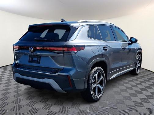 Platinum Gray Metallic 2026 Volkswagen Tiguan 2.0T SE