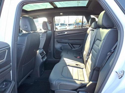 2026 Volkswagen Atlas Cross Sport 2.0T SEL R-Line Black