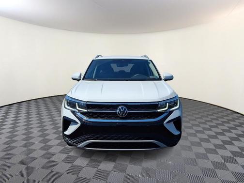 Pure White 2022 Volkswagen Taos 1.5T SEL