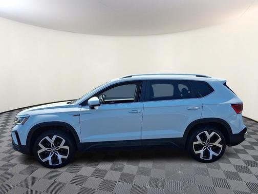 Pure White 2022 Volkswagen Taos 1.5T SEL
