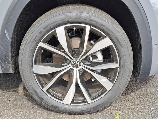 2025 Volkswagen Atlas Cross Sport 2.0T SEL Premium R-Line