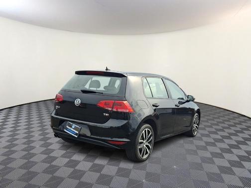 Black 2017 Volkswagen Golf TSI SE 4-Door