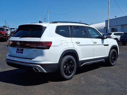 2025 Volkswagen Atlas 2.0T Peak Edition