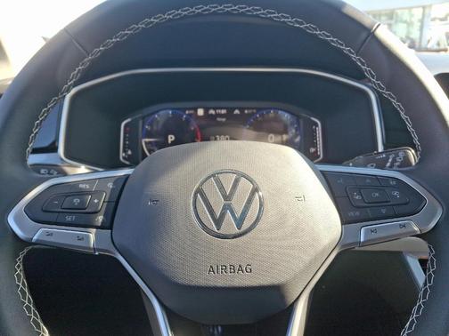 2025 Volkswagen Taos 1.5T SEL