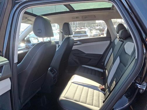 2025 Volkswagen Taos 1.5T SEL