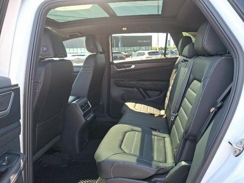 2026 Volkswagen Atlas Cross Sport 2.0T SEL R-Line Black