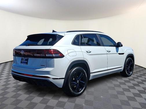2026 Volkswagen Atlas Cross Sport 2.0T SEL R-Line Black