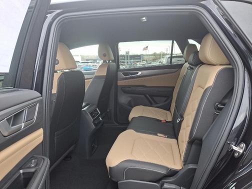 2025 Volkswagen Atlas Cross Sport 2.0T SE w/Technology