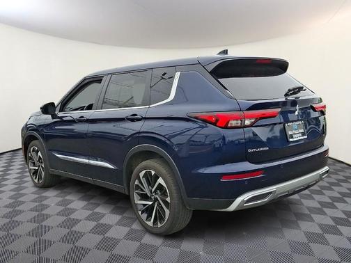 Cosmic Blue Metallic 2024 Mitsubishi Outlander SE