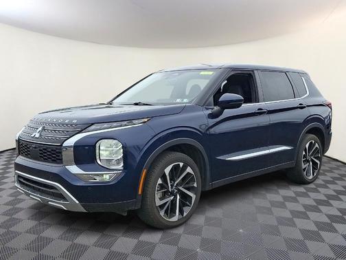 Cosmic Blue Metallic 2024 Mitsubishi Outlander SE