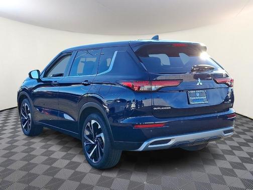 2023 Mitsubishi Outlander PHEV SE
