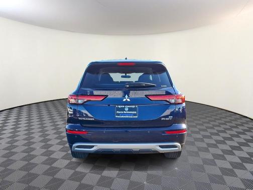 2023 Mitsubishi Outlander PHEV SE