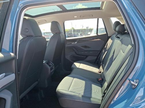 2025 Volkswagen Tiguan 2.0T SE