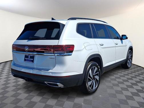 Opal White Pearl 2026 Volkswagen Atlas 2.0T SE W/TECHNOLOGY