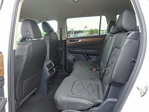 2025 Volkswagen Atlas 2.0T SE