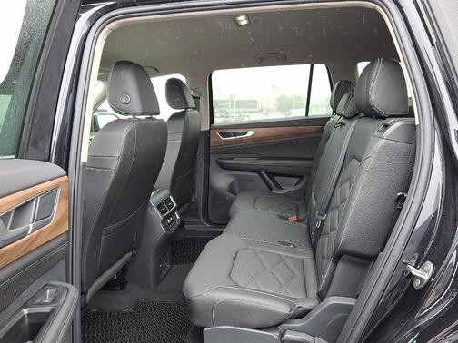 2025 Volkswagen Atlas 2.0T SE