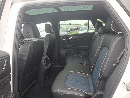 2025 Volkswagen Atlas Cross Sport 2.0T SEL Premium R-Line