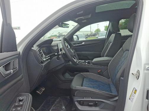 2025 Volkswagen Atlas Cross Sport 2.0T SEL Premium R-Line