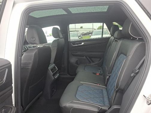 2025 Volkswagen Atlas Cross Sport 2.0T SEL Premium R-Line