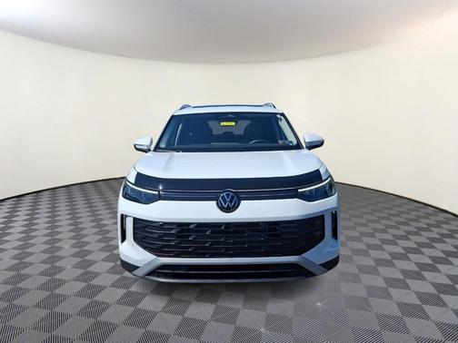 Pure White 2026 Volkswagen Tiguan 2.0T SE
