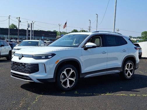 2025 Volkswagen Tiguan 2.0T SE