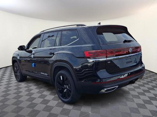 Deep Black Pearl Effect 2026 Volkswagen Atlas 2.0T SE W/TECHNOLOGY
