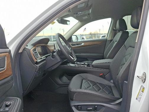 2025 Volkswagen Atlas 2.0T SE