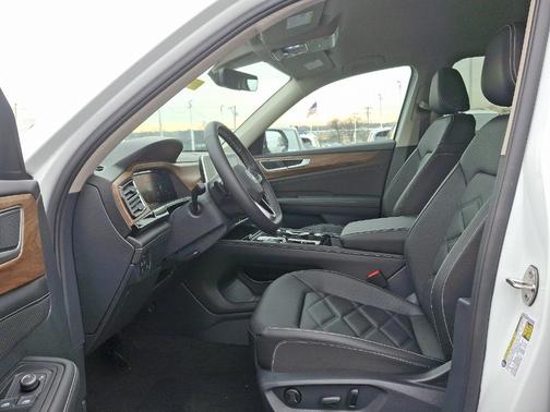 2025 Volkswagen Atlas 2.0T SE