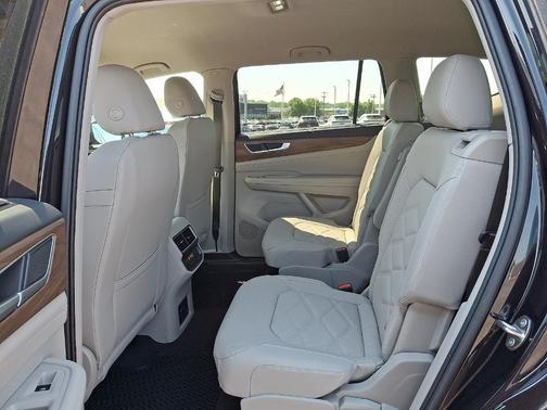 Deep Black Pearl 2026 Volkswagen Atlas 2.0T SE W/TECHNOLOGY