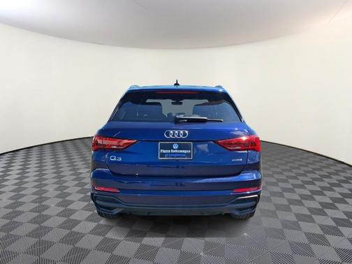 Navarra Blue Metallic 2025 Audi Q3 45 S line Premium